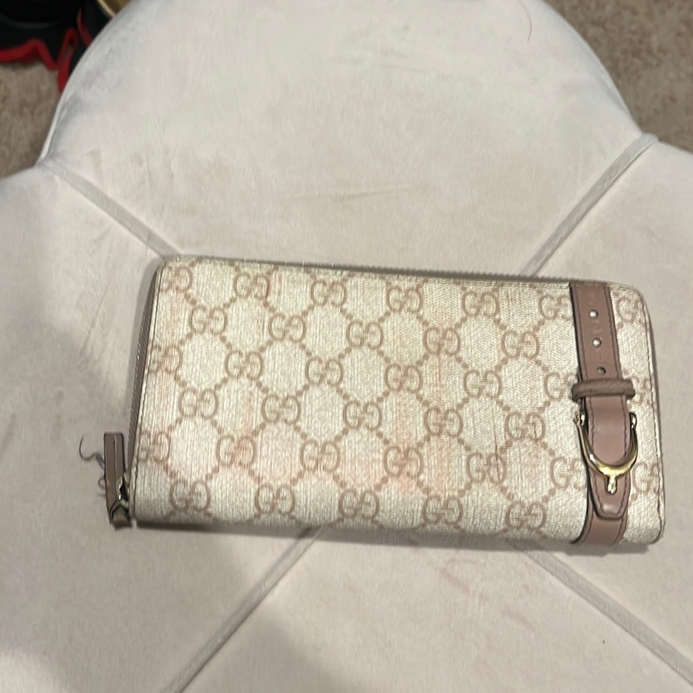 Cream Gucci Wallet With Belt